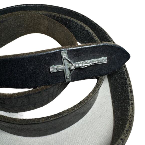 Strum - Picture 2 of 2